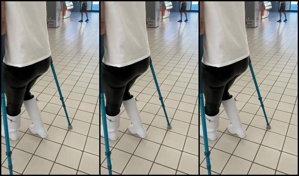 Stella Girasole Nicknamed Stellagirasole 09 02 2023 Onlyfans Video Stivali Hunter Facendo La Spesa