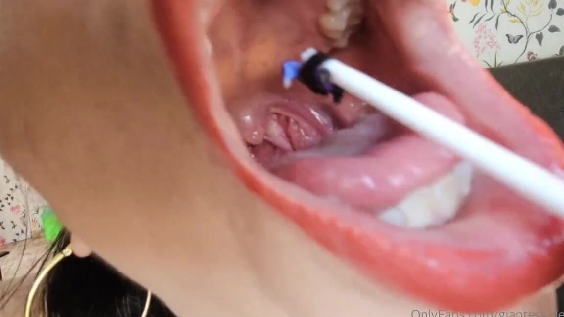 Giantess Vore Debora Nicknamed Giantess Debora 01 09 2025 Onlyfans Video Jump Or Be My Tiny Pet Im So Generous With You