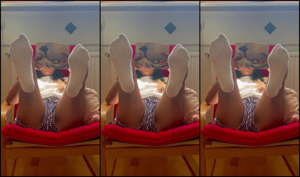 Isabela Stillsinning Nicknamed Stillsinning 07 19 2025 Onlyfans Video Better Not Distract Me While Im Reading