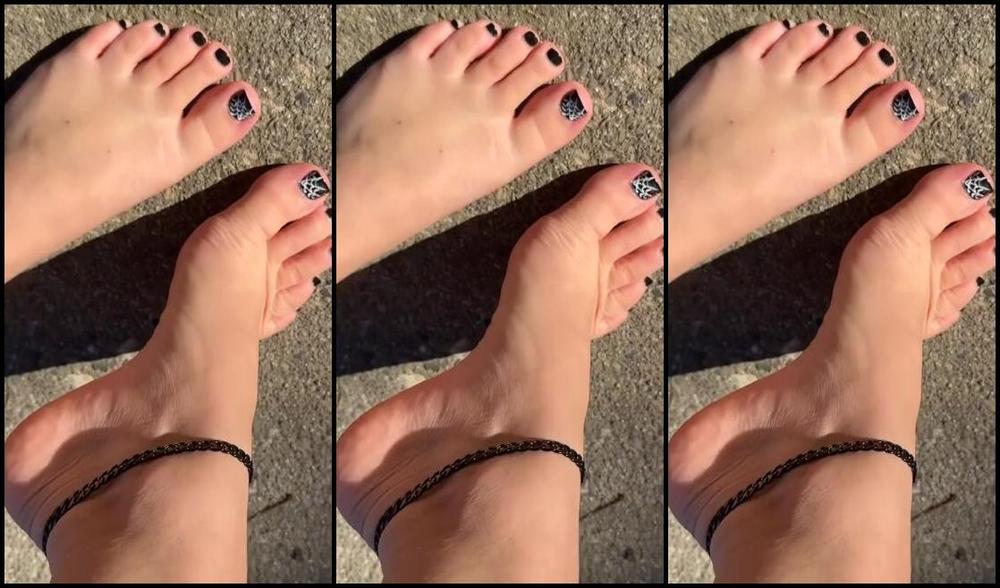 Gothex Rose Nicknamed Smokinrose444 10 28 2023 Onlyfans Video Pedicure Reveal I Love The Spiderwebs Hwp