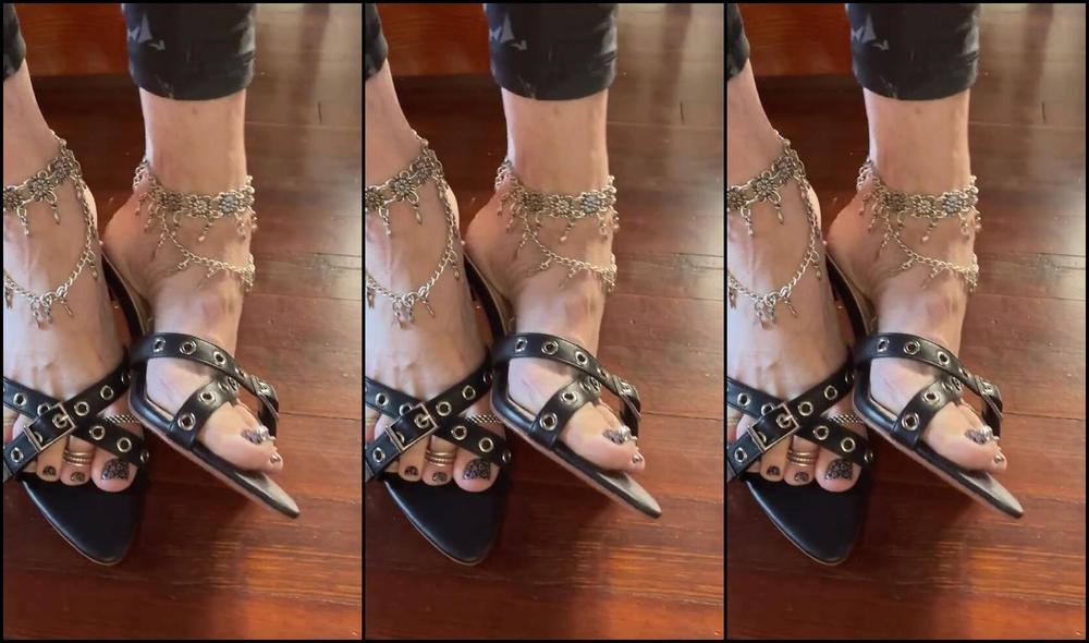 Kittys Pretty Feet Nicknamed Kittys Sweet Feet 10 18 2024 Onlyfans Video A Little Shoe Play To Start The Day