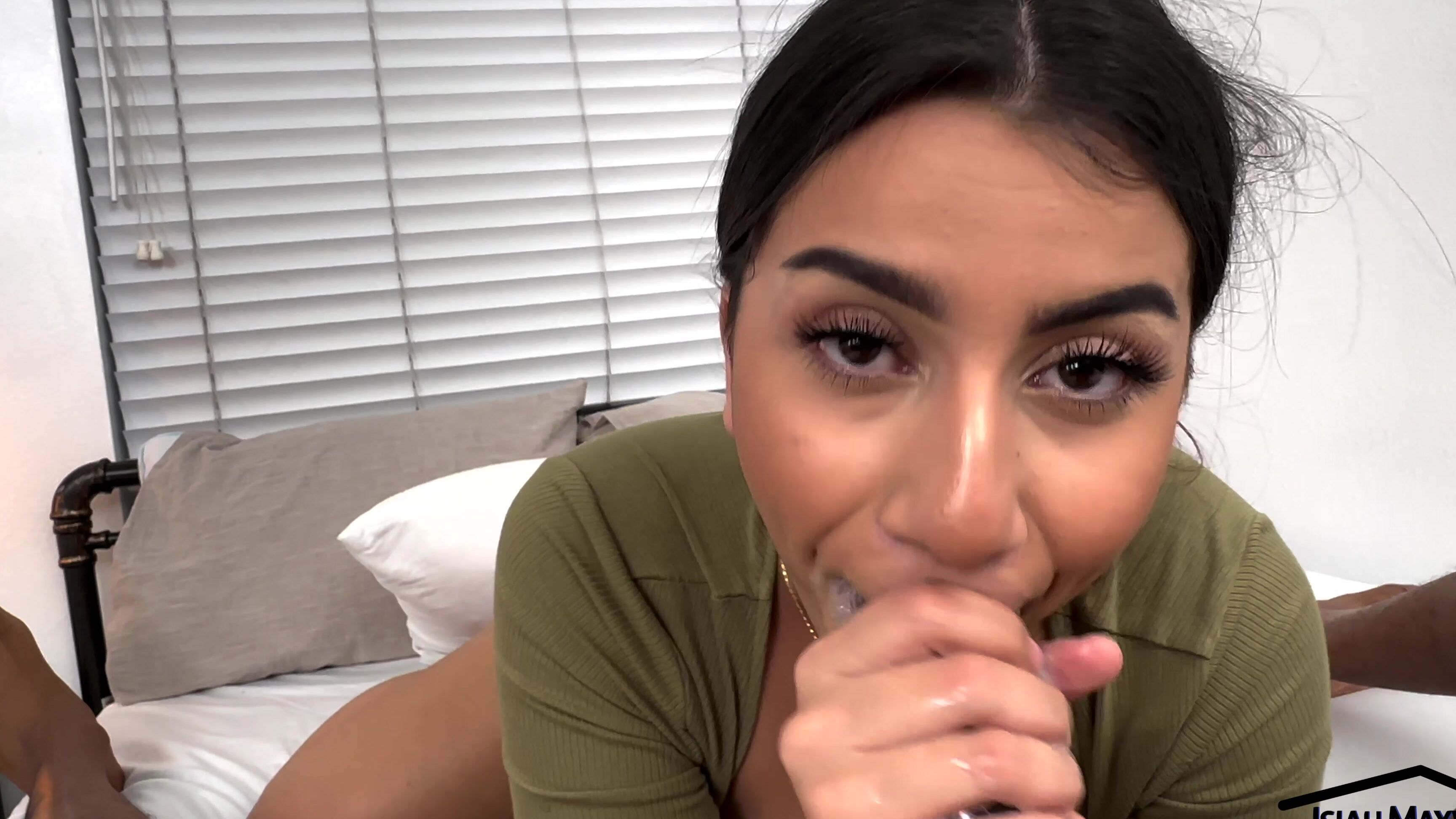 "IsiahMaxwell" bbc, blow jobs, cum swallowers, interracial, titty fucking Roxie Sinners gives my BBC a sloppy BJ Manyvids