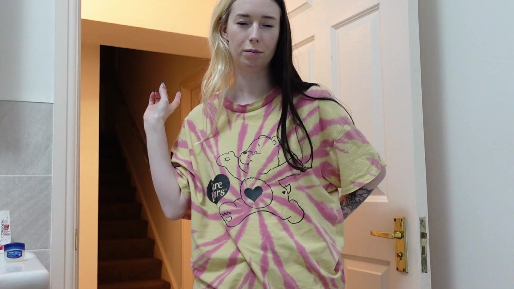 "Lucyy Avery" bathroom, desperation, embarrassment, female desperation, pee Perverted dad helps pee at sleepover Part 1 Manyvids