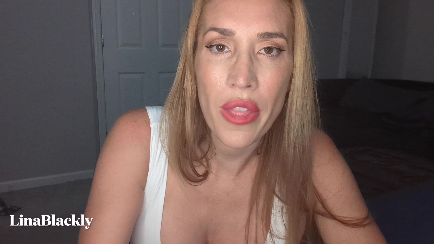 "LinaBlackly" artist, eyecontact, handjobs, milf, virtualsex Artist Gives You a Virtual POV handjob manyvids