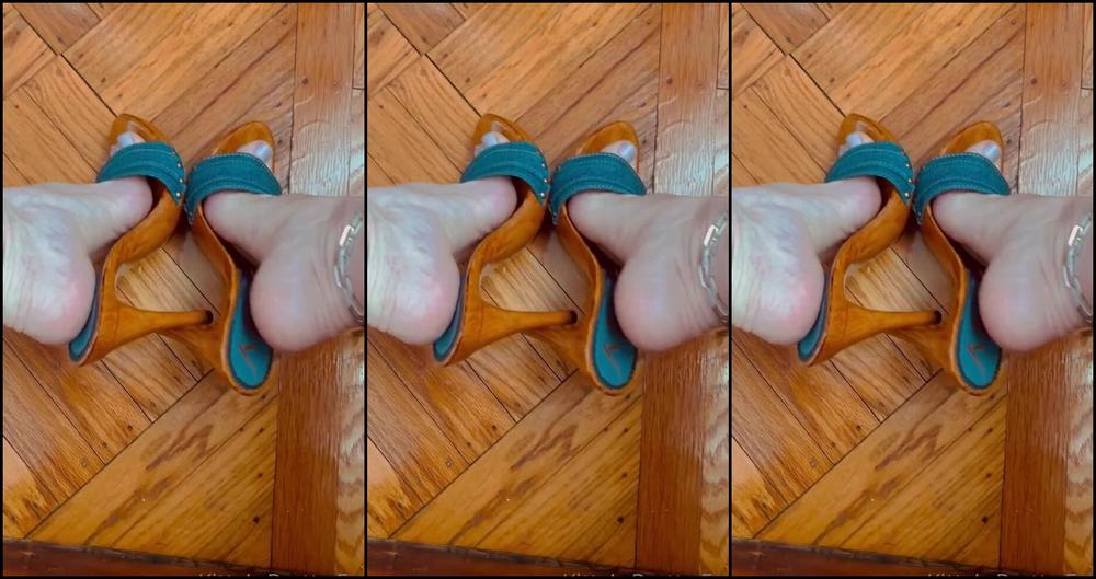 Kittys Pretty Feet Nicknamed Kittys Sweet Feet 04 04 2023 Onlyfans Video Nothing Like Pretty Shoes To Make A Girl Smile