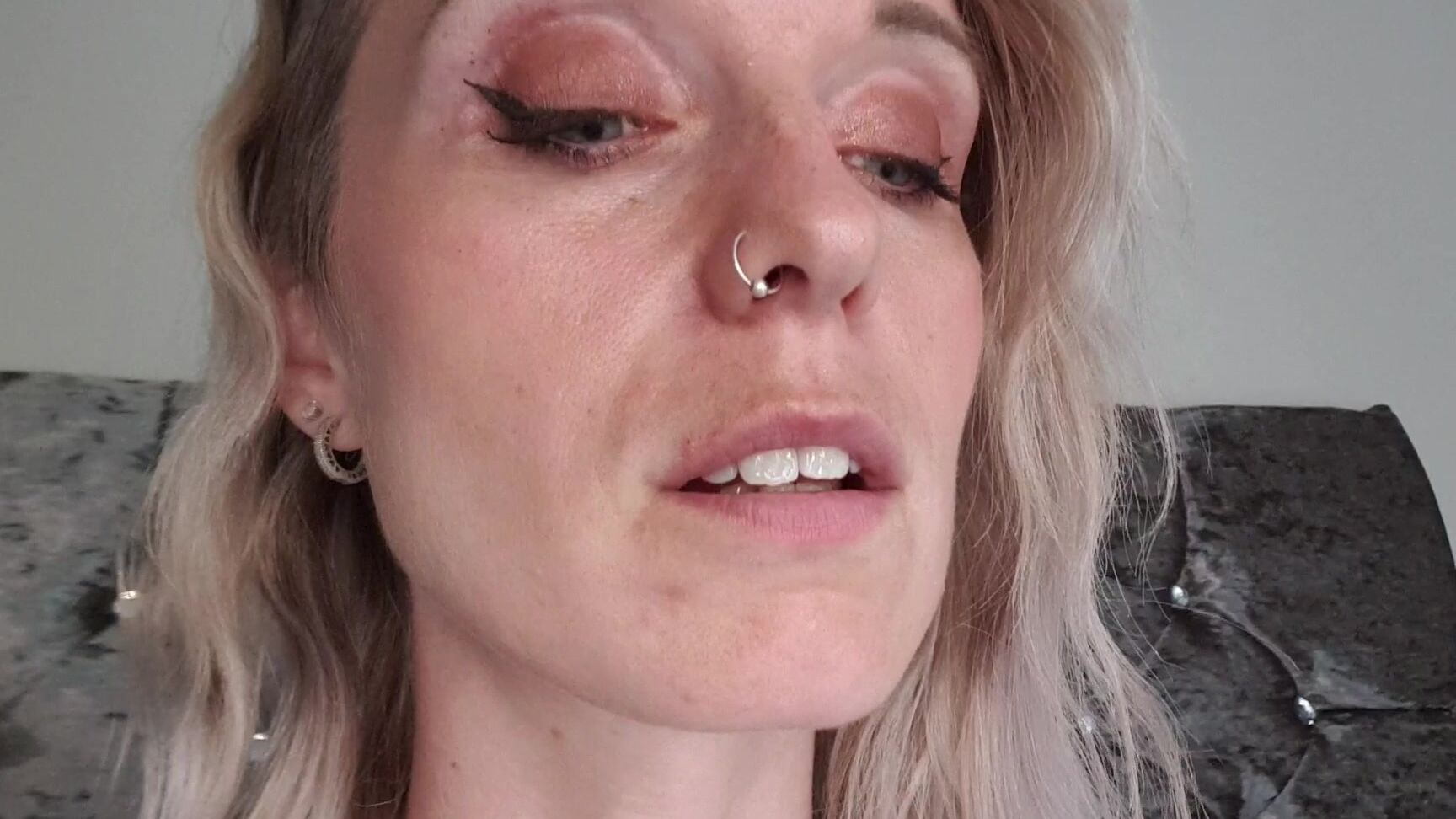 "Lexi Snow" closeups, eating, extremecloseups, giantess I Eat Your Wife Close Up manyvids