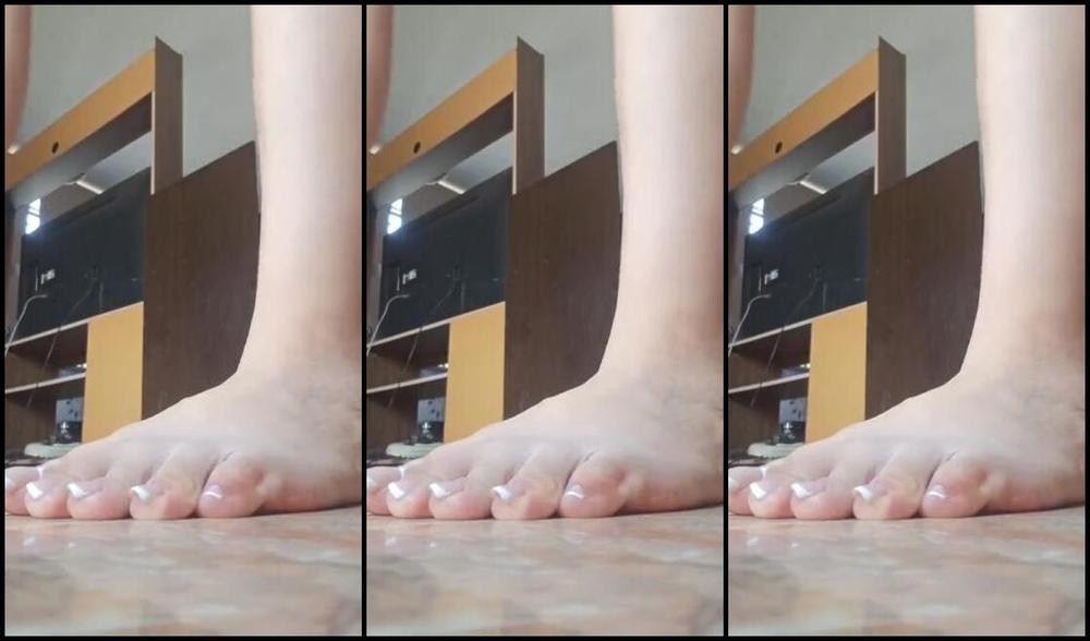 Giantess Vore Debora Nicknamed Giantess Debora 12 20 2024 Onlyfans Video Feel My Gigantic Body Little Bug