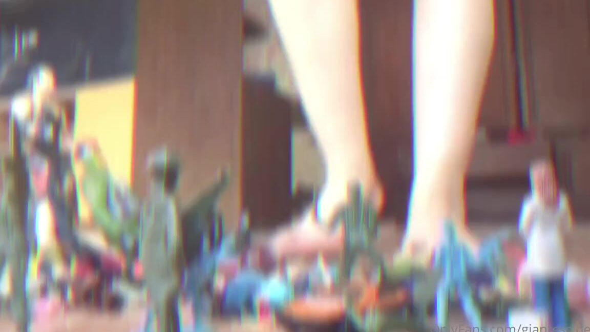 Giantess Vore Debora Nicknamed Giantess Debora 12 20 2024 Onlyfans Video Toy Story Debora Tease Her Toys With Her Big Goddess Ass Are U Willing To Play