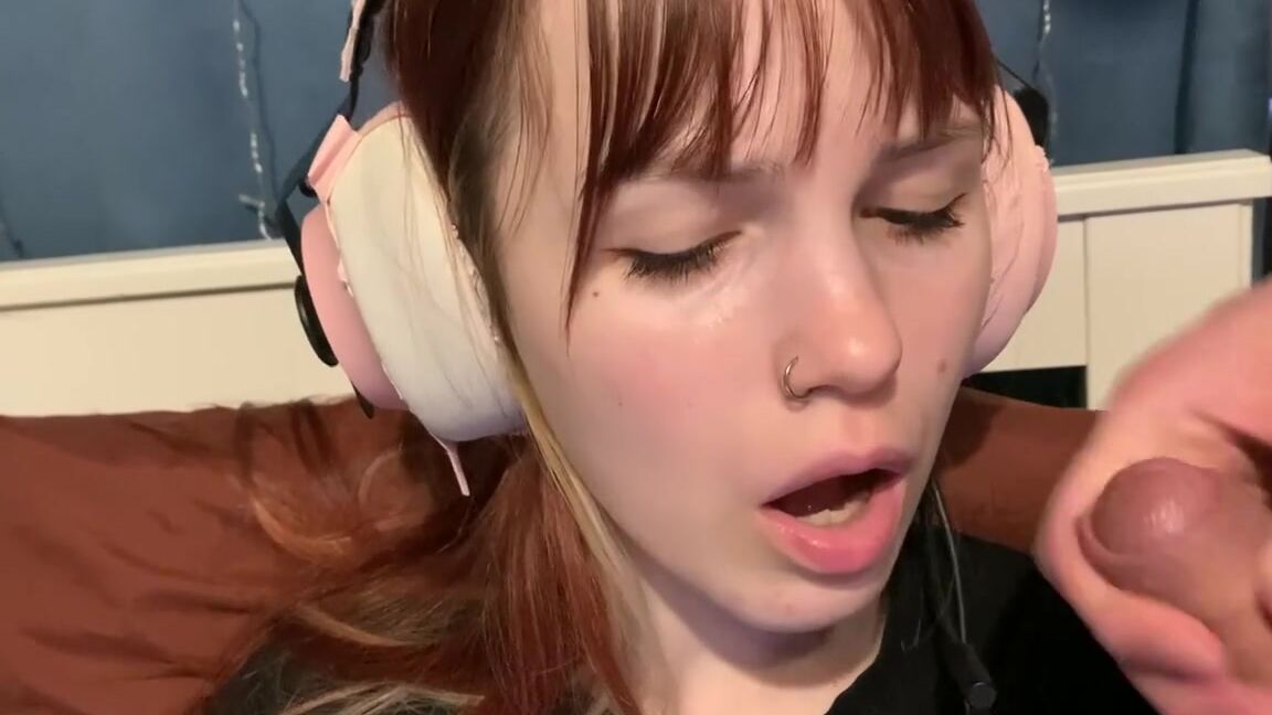 Feliceluv Меня Трахнули В Рот Пока Я Играла В Пк