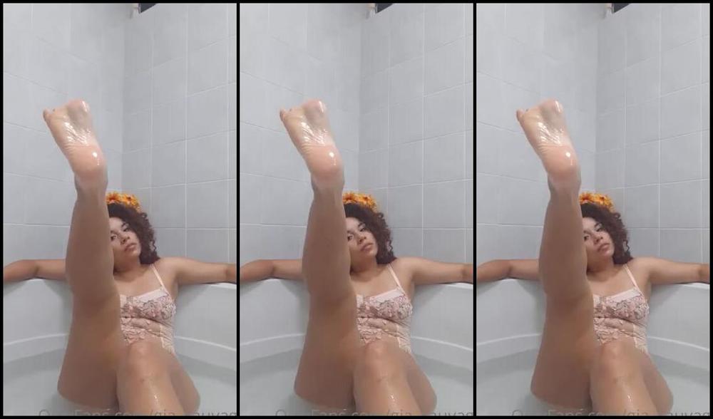 Gia Sauvage Nicknamed Gia Sauvage Onlyfans Teasing You From My Bathtub Enjoy My Wet Soles