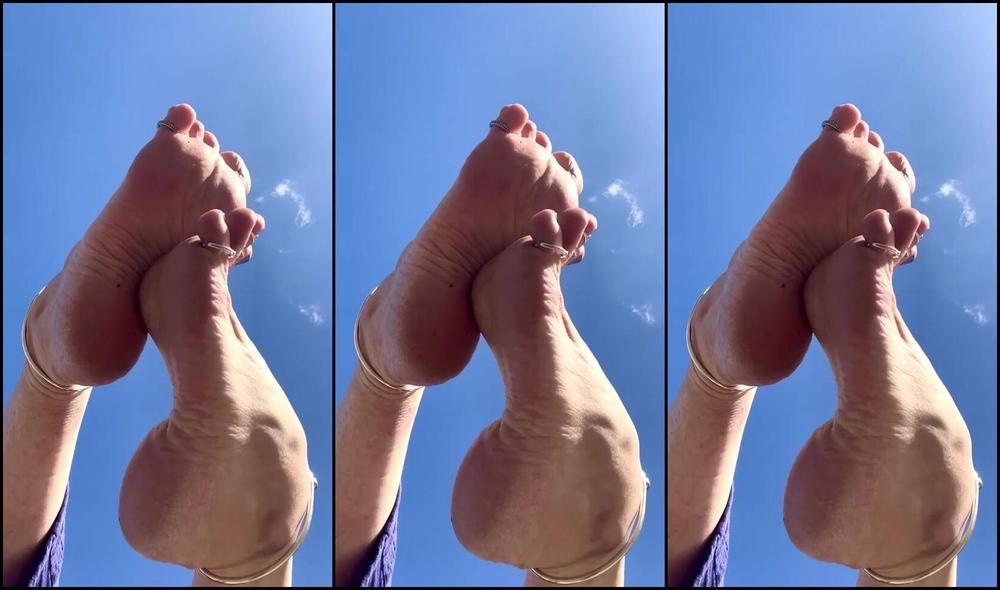 Kittys Pretty Feet Nicknamed Kittys Sweet Feet 05 30 2024 Onlyfans Video Quick Clip At The Park