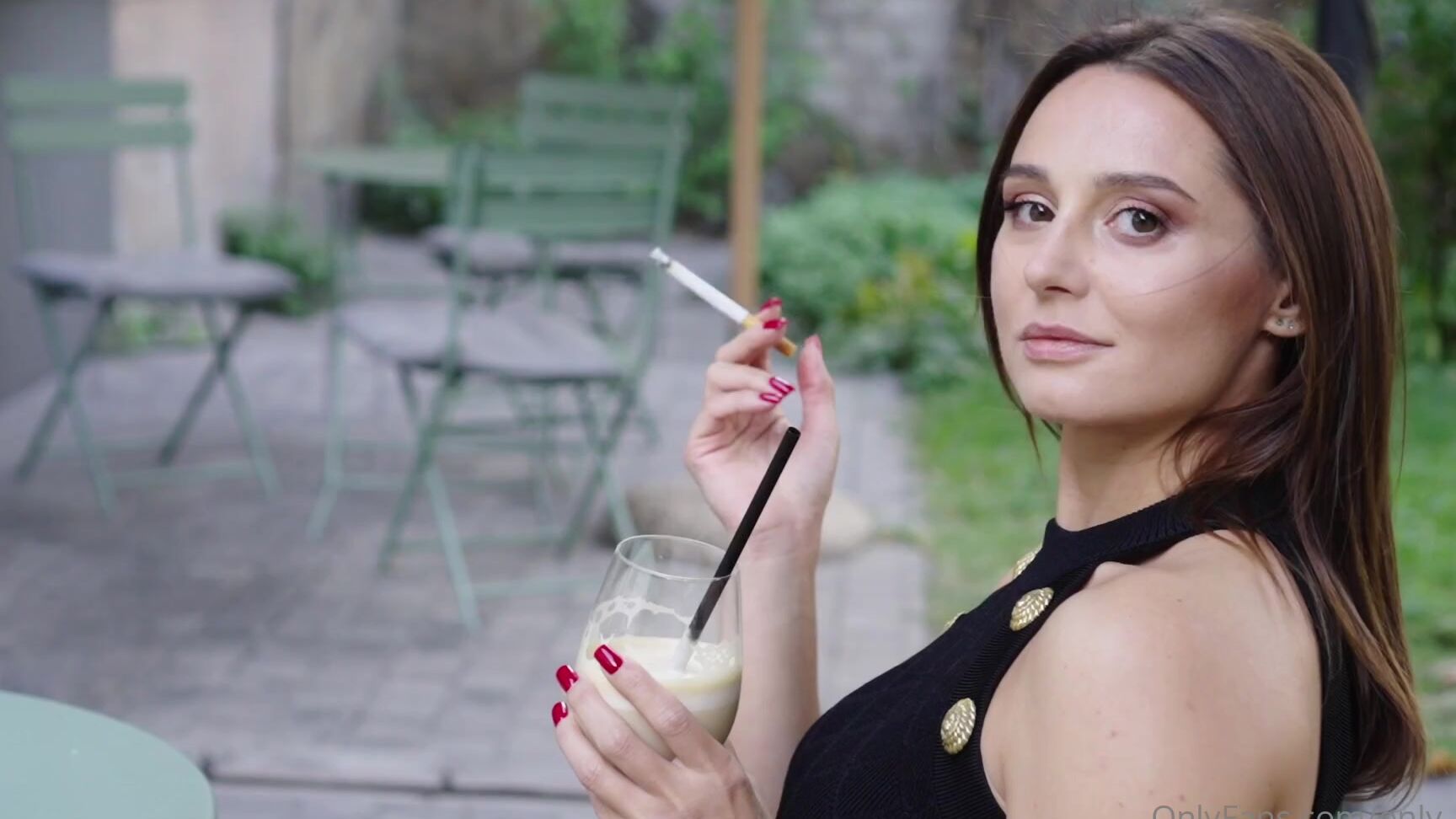 Only Yana Nicknamed Only Yana 10 04 2024 Onlyfans Video Almost Every Morning I Go To This Coffee Shop To Smoke A Cigarette And Drink Coffee