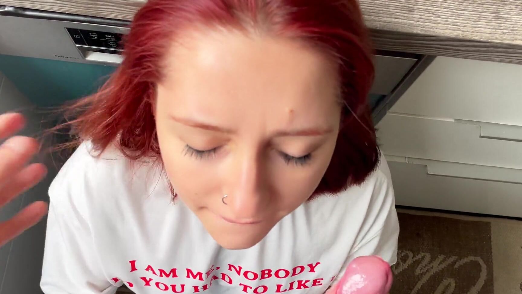 Ameliaball Возбужденная Рыжая Студентка Сосет Член На Кухне Кончил На Лицо