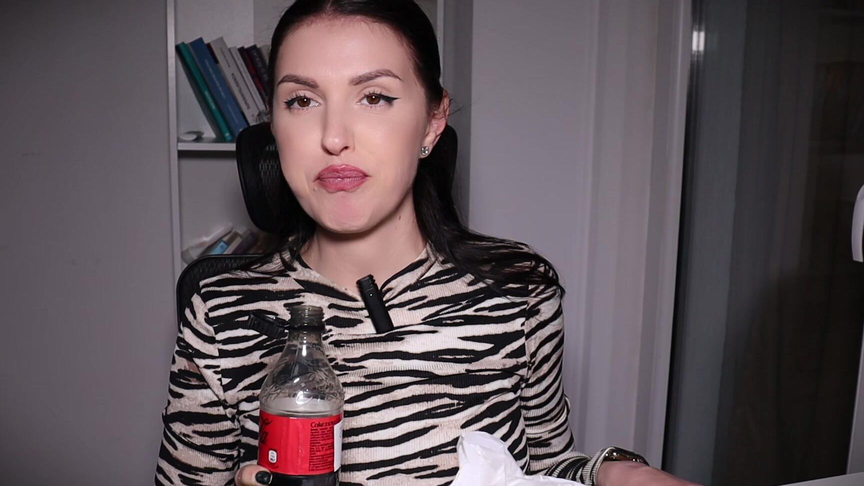 Shawarma Mukbang and BURPING April 02, 2025 Manyvids