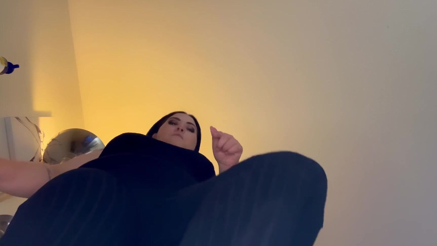 Prettynikkitoez Nicknamed Prettynikkitoez 06 27 2025 Onlyfans Video My Huge Feet Titties And Pussy Will Crush The Shit Out You Tinys Watch Out