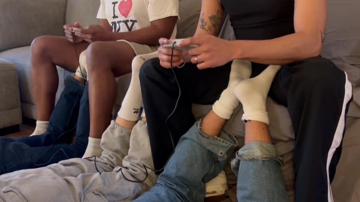 Feetwise1 Nicknamed Feetwise1 02 07 2025 Onlyfans Video When The Squad Comes Over For Gaming You Know The Feet Are Ready Sorry No