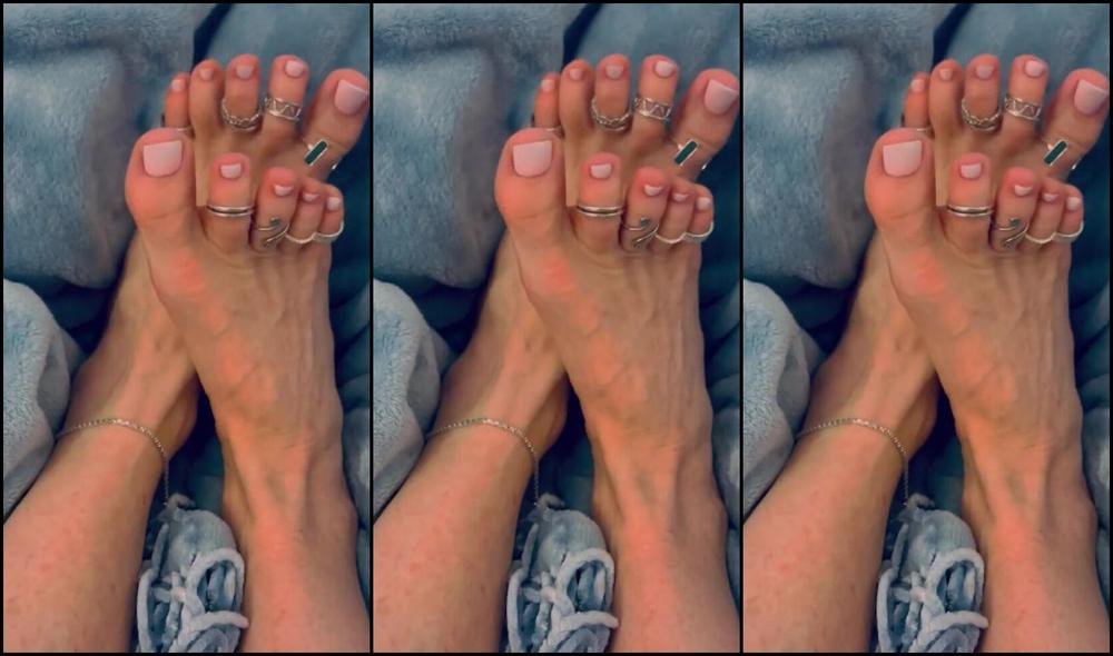 Kittys Pretty Feet Nicknamed Kittys Sweet Feet 05 11 2023 Onlyfans Video Heres A Preview Of The 5 Minute Toe Wiggling Video In You Dm