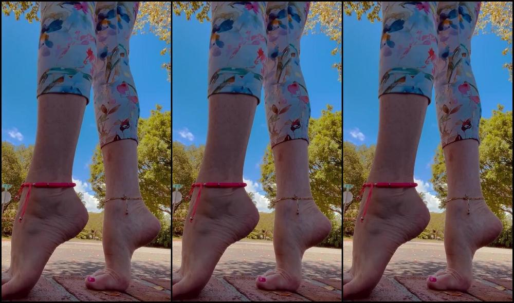 Kittys Pretty Feet Nicknamed Kittys Sweet Feet 04 16 2023 Onlyfans Video Heres A Minute Of My Sexy Feet Taking A Break From Walking In The Sunshine