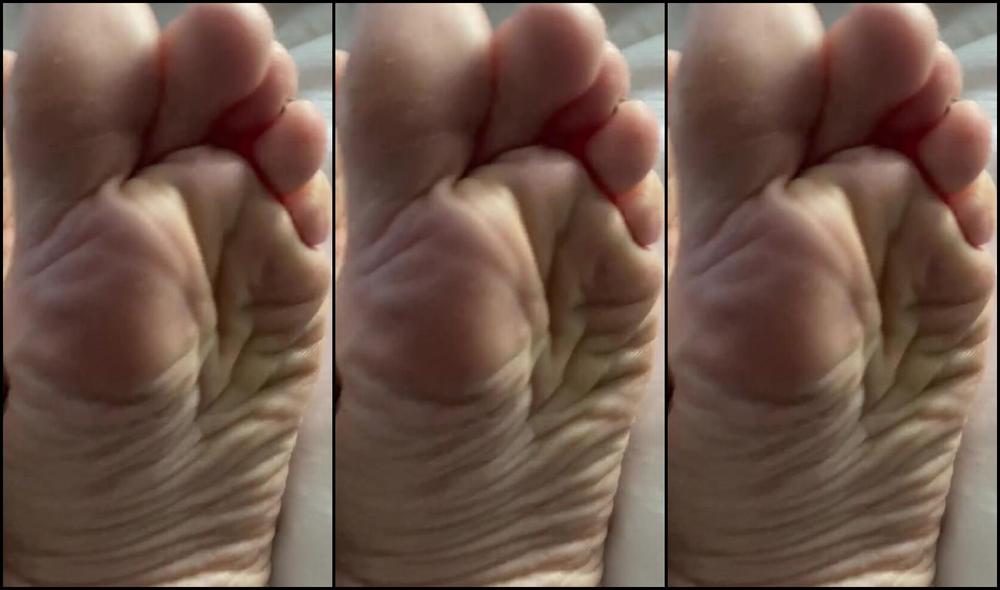 Kittys Pretty Feet Nicknamed Kittys Sweet Feet 11 08 2024 Onlyfans Video Lotion Please