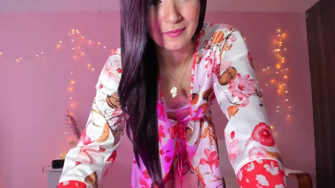 "RoxyModel" dancing, latina, spanking, twerk kimono sexy Manyvids