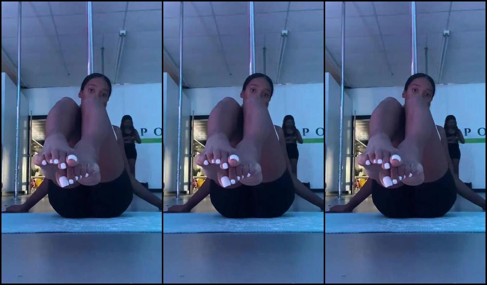 Liv Forsoles Nicknamed Livforsoles 09 12 2023 Onlyfans Video Stretching While Teasing You I See Your Eyes Locked In On My Soles