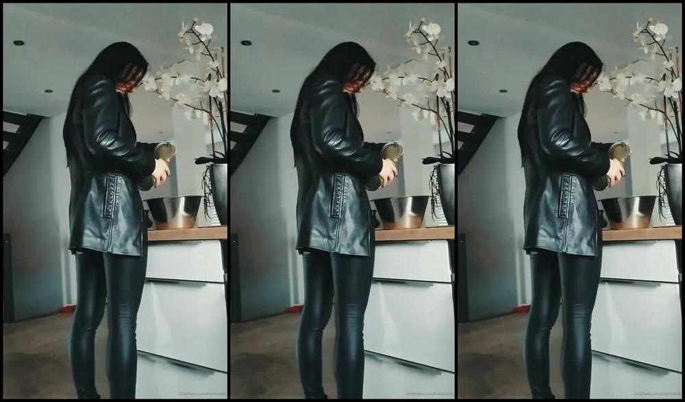 Herrin Lady Sarah Nicknamed Herrinlady Onlyfans Auch Fr Mein Schwein Gibt Es Fresschen