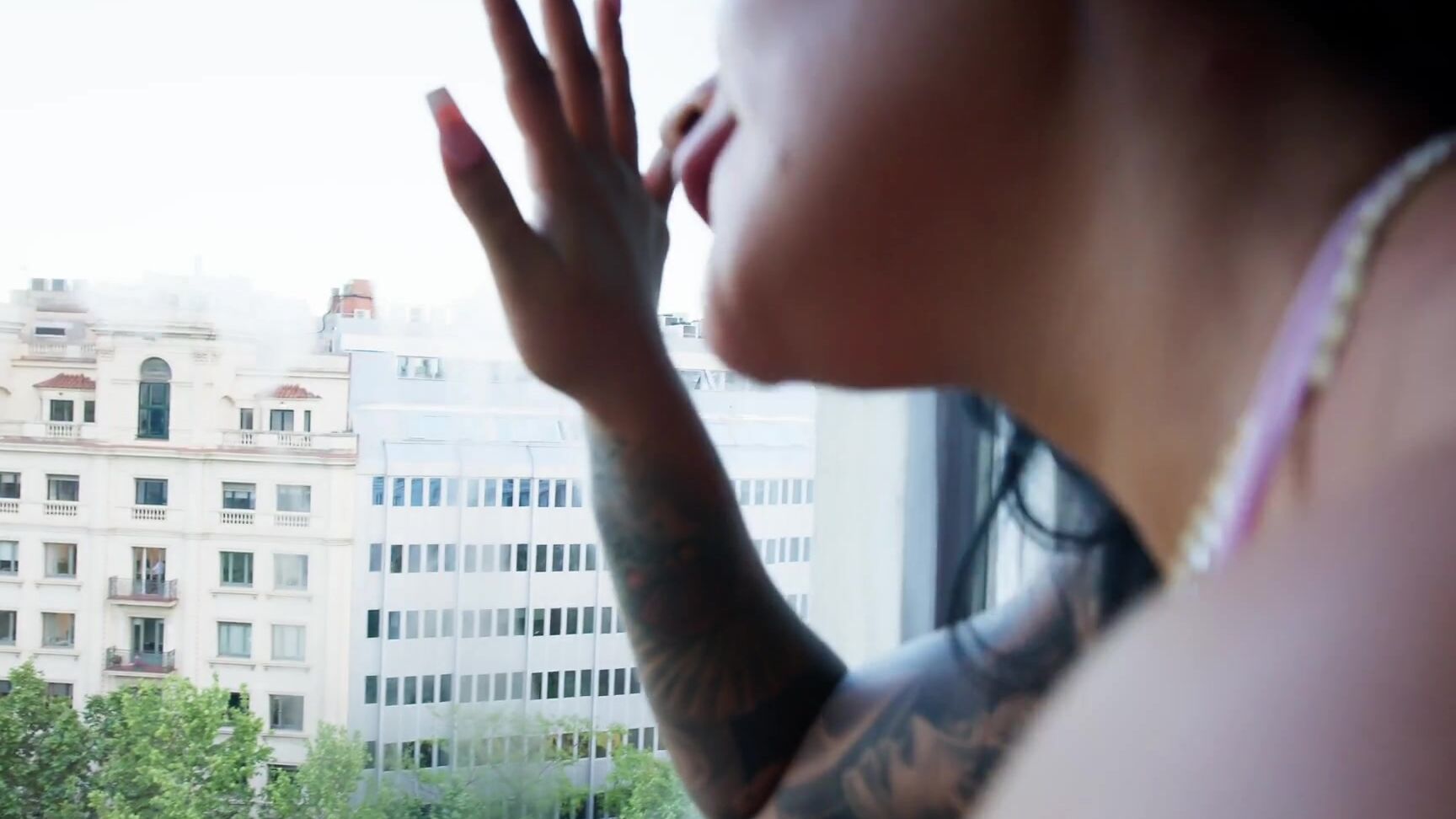 Jimmy Bud Красивая Колумбийская Малышка С Огромными Сиськами Сквиртит Свою Киску Во Время Подчинения