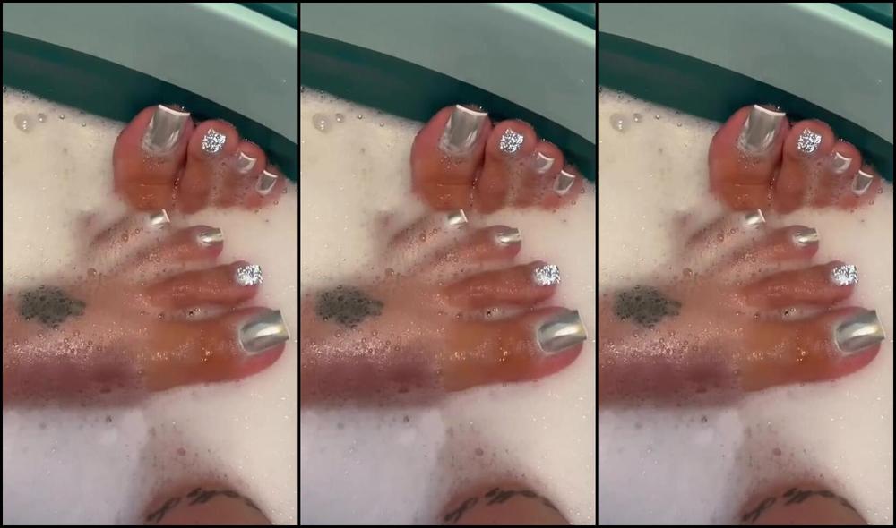 Prettynikkitoez Nicknamed Prettynikkitoez 08 24 2024 Onlyfans Video Taking Care Of My Tired Wanna Massage Em When Im Done