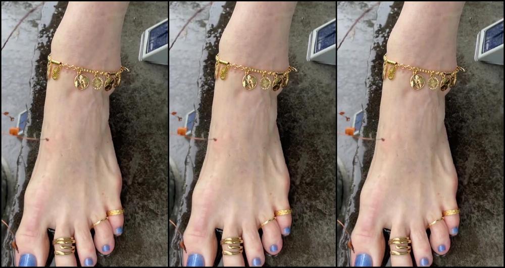 Kittys Pretty Feet Nicknamed Kittys Sweet Feet 05 17 2024 Onlyfans Video Just Splashing Around Having Some Fun On My Front Steps