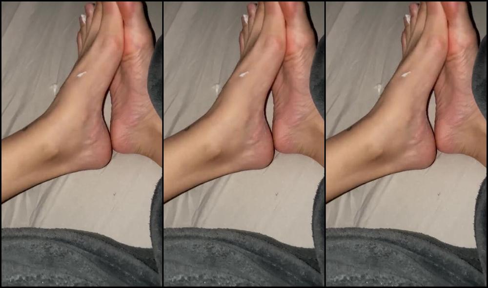 Cassie Bunnyarchv Nicknamed Bunnyarchv 11 04 2024 Onlyfans Video Theyre Literally So Red After An Entire Day Walking On Sand