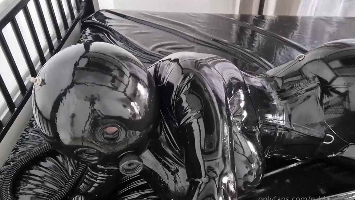 Emma Lee Nicknamed Rubberdollemma 12 14 2023 Onlyfans Video Does It Make You Horny To See Me In A Ballhood With The Valve On My