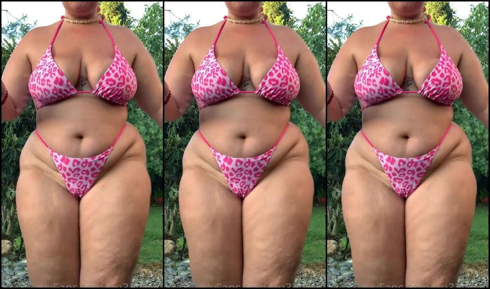 Queen Mary Nicknamed Qu33Nmary 08 05 2023 Onlyfans Video Teasing You While Smoking A Cherry Joint In My Pink Leopard Bikini