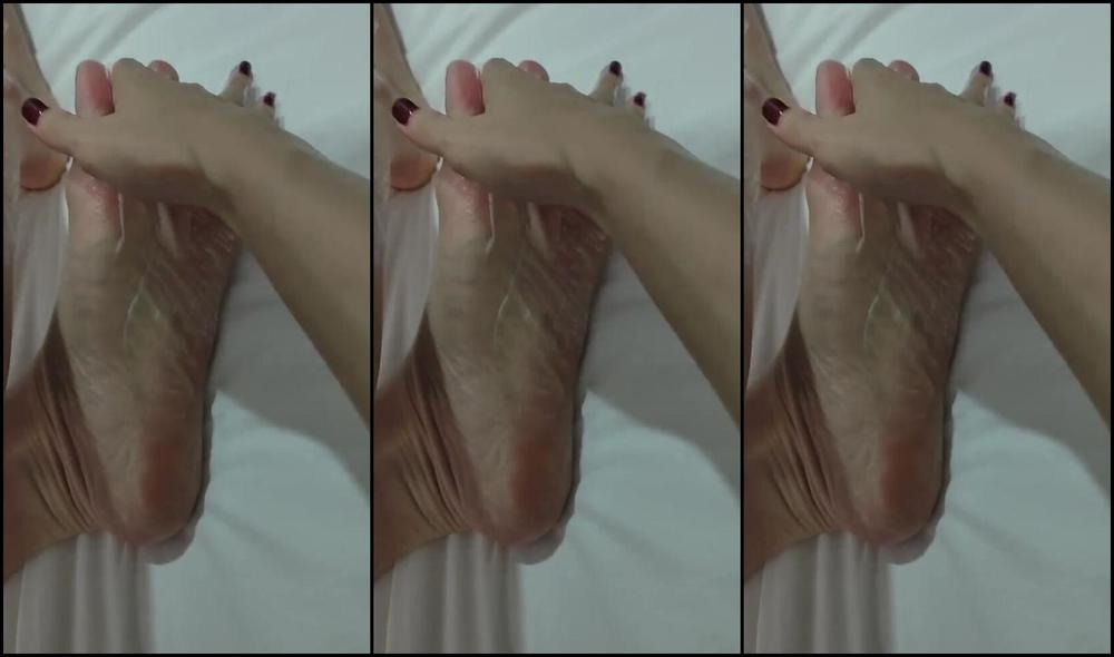 Aiko Worshipaiko Nicknamed Worshipaiko 10 03 2024 Onlyfans Video Pampering My Feet After Shower