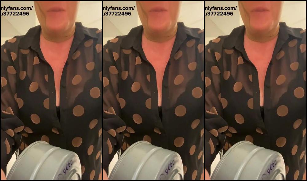 Kellieblue Uk Nicknamed Kellieblue Uk 10 12 2023 Onlyfans Video Putting My Gas Mask On With Tights On Top Very Unusual Combination Ow Also Tights On