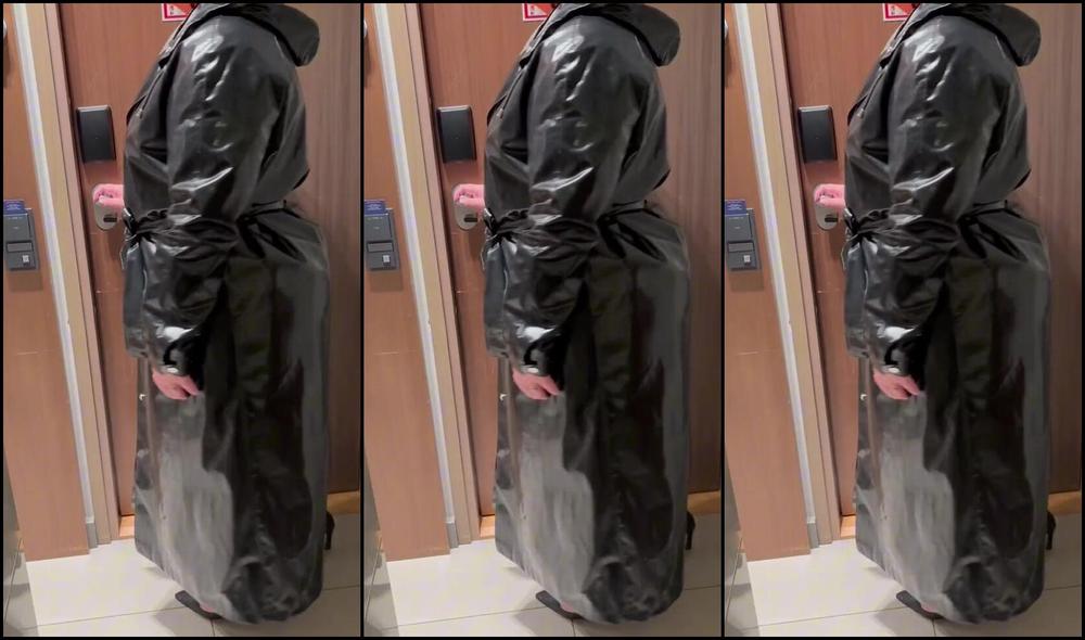 Misslatexangel Nicknamed Misslatexangel 11 01 2024 Onlyfans Video Long Rain Jacket And Highheels