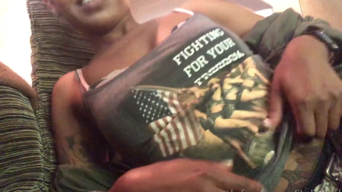 Lotus Lain Nicknamed Itslotuslain 04 19 2019 Onlyfans Video Videohorny Pa Being Naughty While I Wait On Set