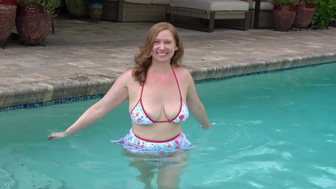 Ginger Daydreams Nicknamed Gingerdaydreams 04 05 2025 Onlyfans Video Tits Out In The Pool J