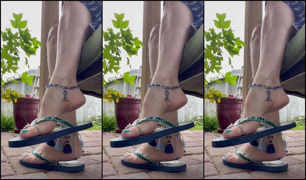 Kittys Pretty Feet Nicknamed Kittys Sweet Feet 06 27 2023 Onlyfans Video I Love Listening To The Birds Singing In My Backyard