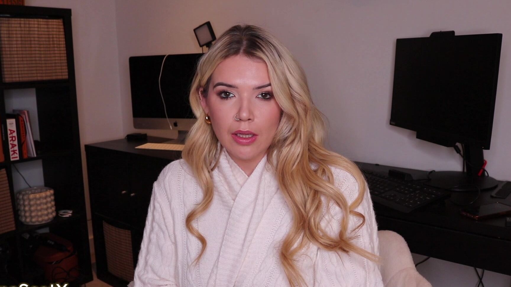 "AnnaScotX" family, familyroom, mommyroleplay, singlemom, taboo Mommy gets a taste for ur porn manyvids