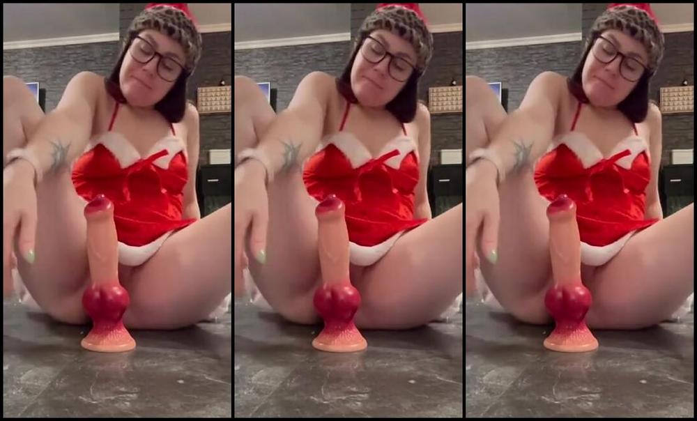 Qosgirlnorwayvip Nicknamed Qosgirlnorway 12 01 2024 Onlyfans Video Ringer Inn Julen Med Squirting Og Nissekjole