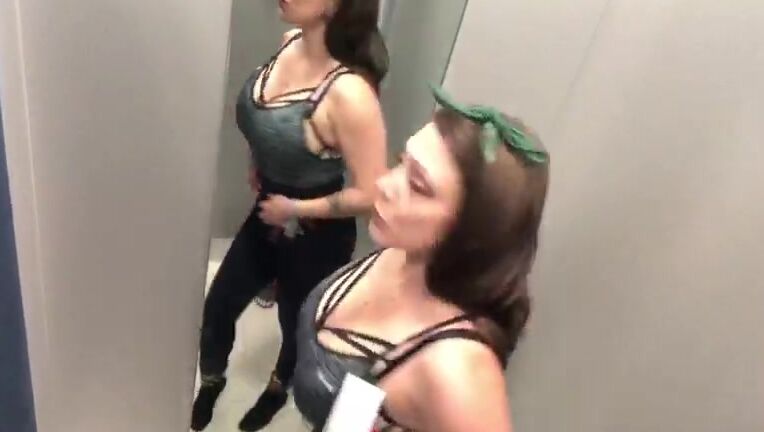 "SuzieLove212" big boobs, milf, public flashing, public nudity, pussy play Quick Play While Trying on Gym Clothes Manyvids