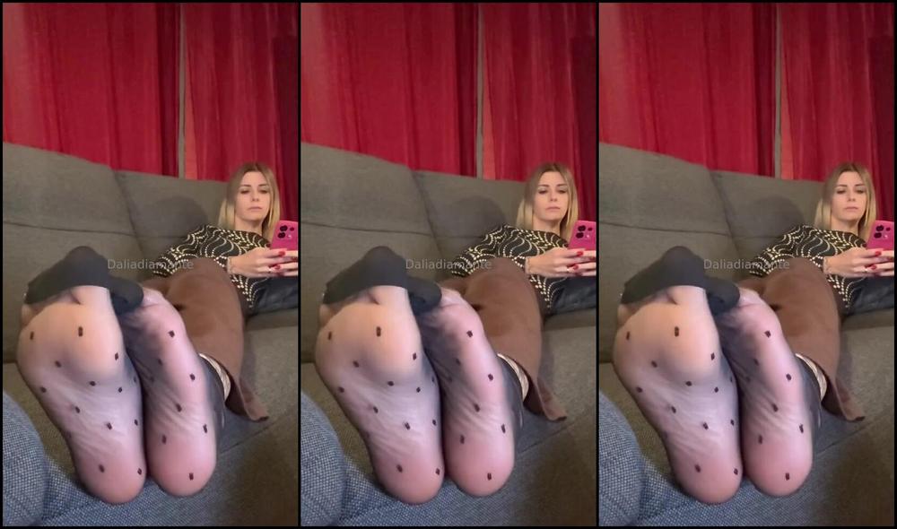 Ddiamondpriv Nicknamed Ddiamondvip 10 24 2025 Onlyfans Video Ti Piacciono I Miei Nuovi Calzini Velati Do You Like My New Sheer Socks