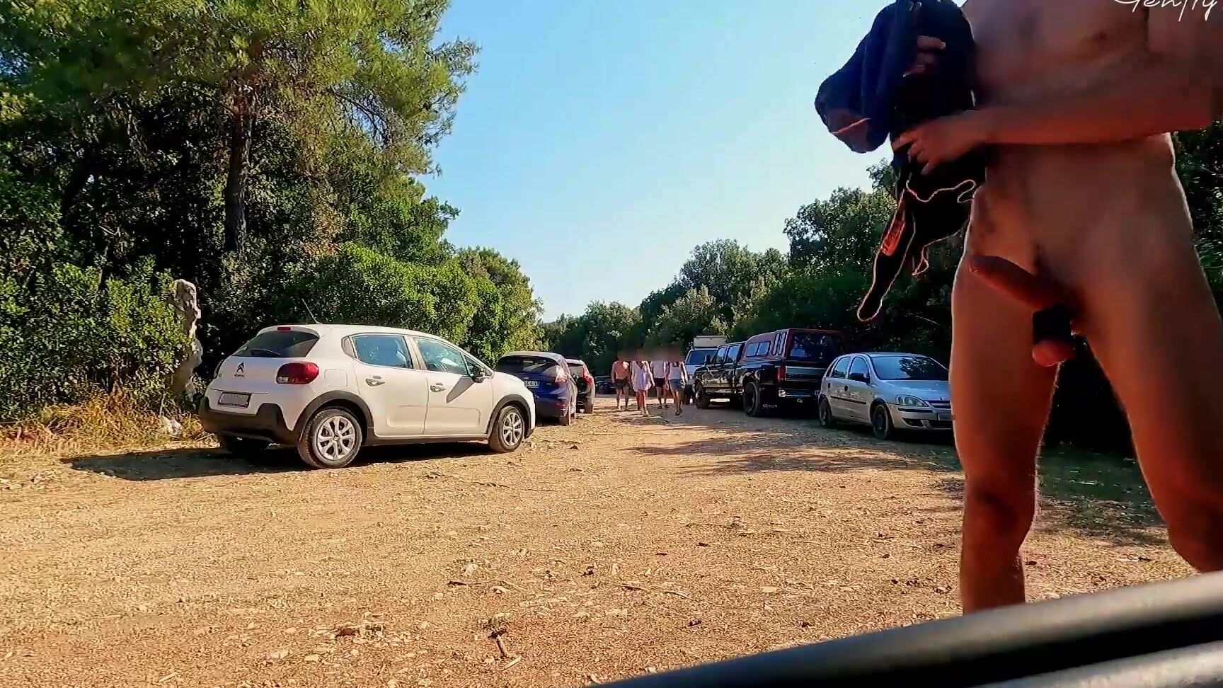 Дрочка На Публике Я Показываю Свой Твердый Член Группе Друзей И Один Из Них Заставляет Меня Кончить Pornhub Com