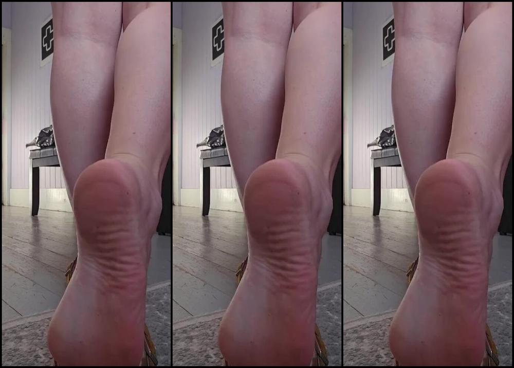 Gamertoeskz Nicknamed Gamertoeskz 09 22 2025 Onlyfans Video Slightly Dirty Soles And Birks Shoeplay