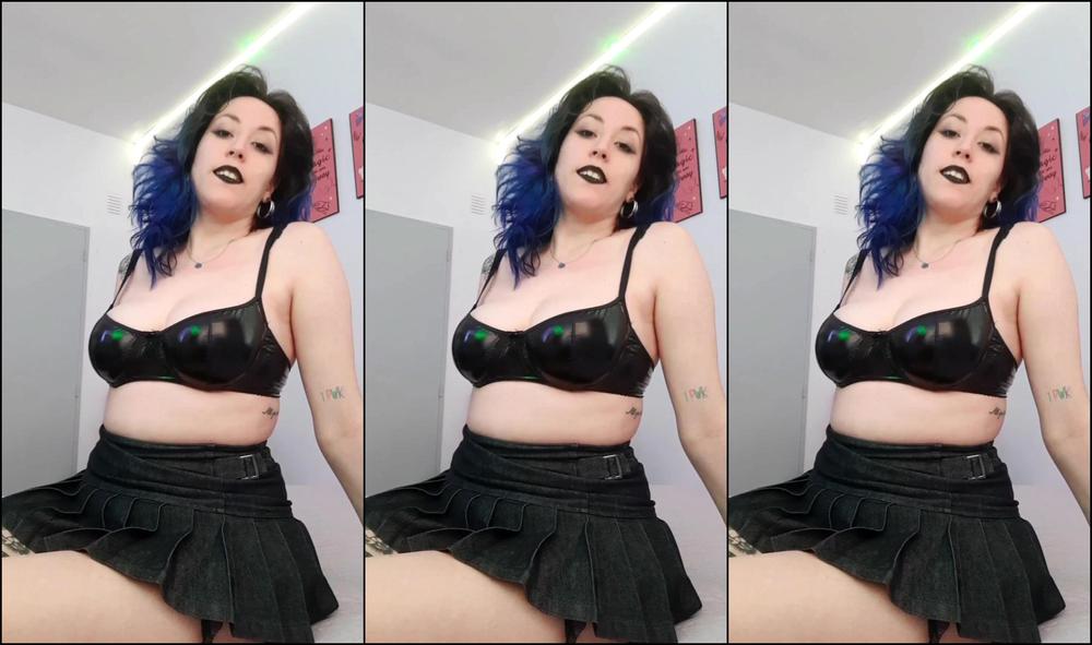 "QueenCronopia" assworship, highheels, pussyspreading, pussyworship, shoefetish High heels no panties do You like My holes Manyvids