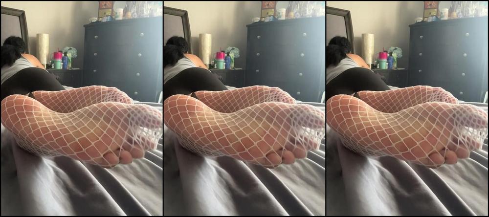 Effthemtoes Nicknamed Effthemtoes 05 28 2024 Onlyfans Video Sock Removal Is Always More Fun With Holes