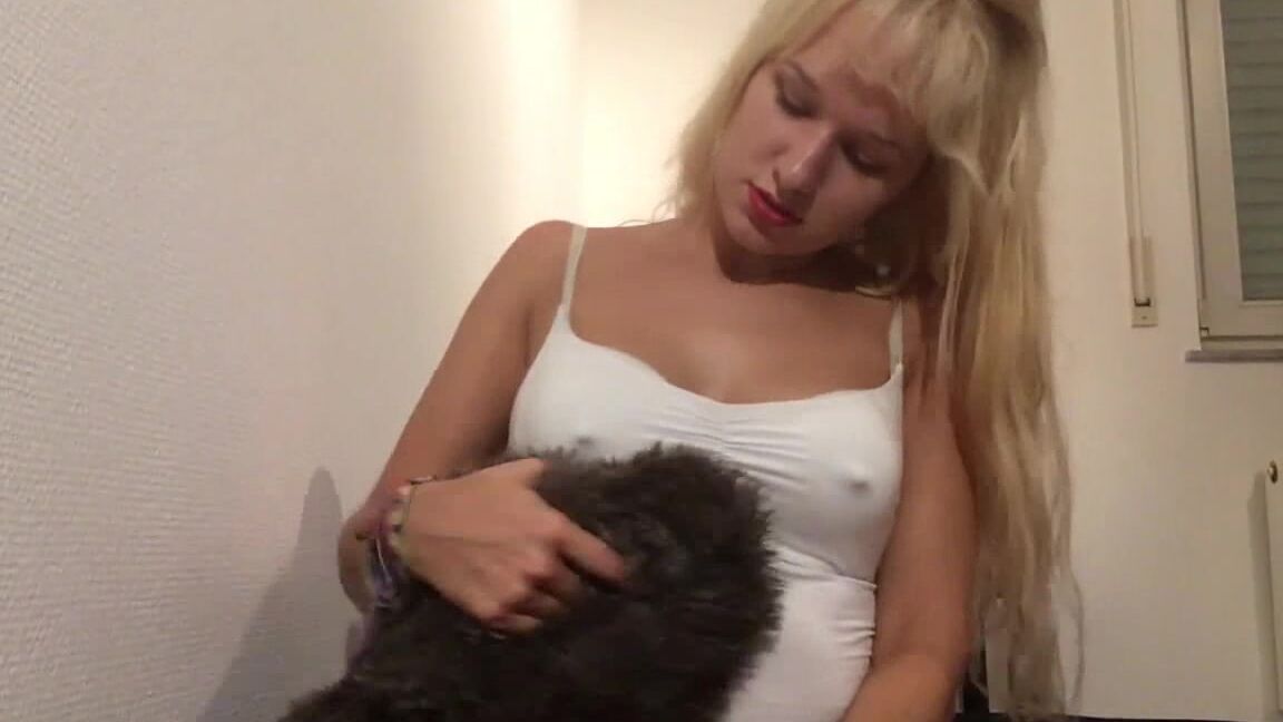 "Goddess Vanessa" blonde, breast expansion, breast smothering Rub fur for bigger boobs Manyvids