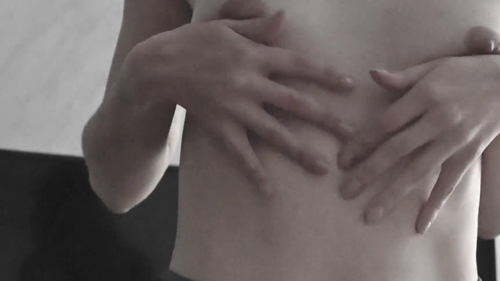 Я Мастурбирую Его Член А Он Кончает На Мои Идеальные Сиськи Pornhub Com