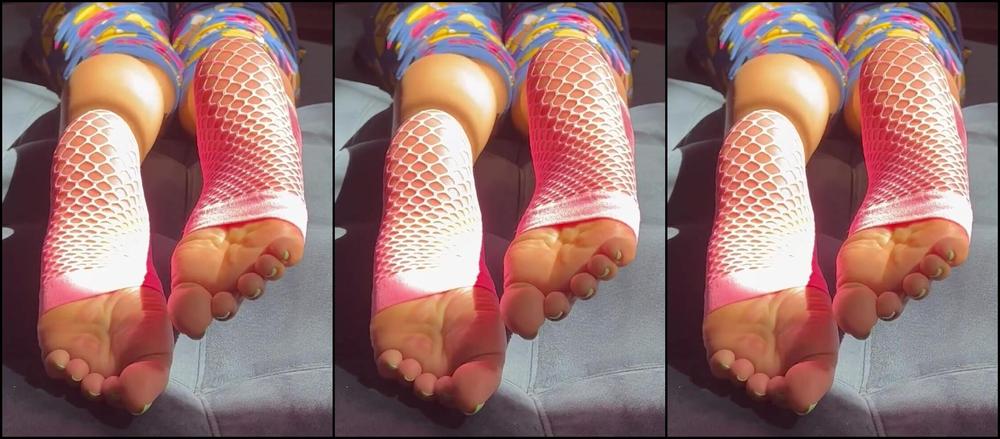Effthemtoes Nicknamed Effthemtoes 03 20 2023 Onlyfans Video Pink Fishnet Sock Removal