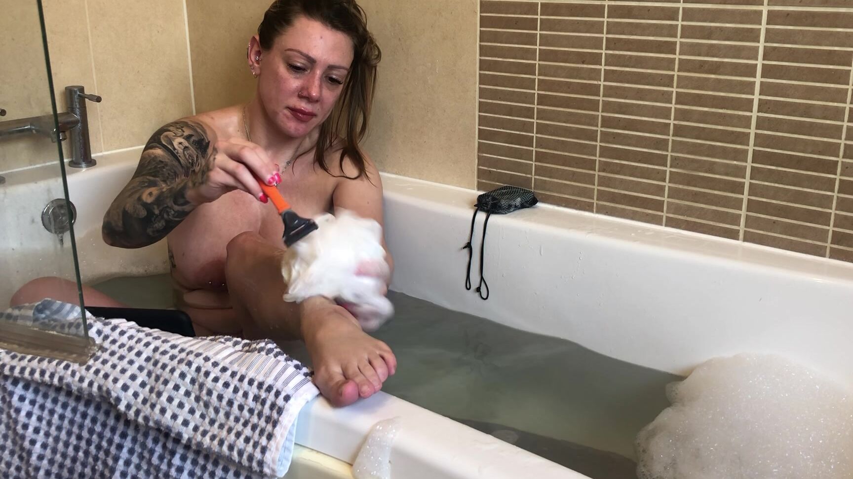 "SuzieLove212" bathtub fetish, feet, milf, pussy shaving, shaving Sensual Shaving and Pussy Bath Play Manyvids